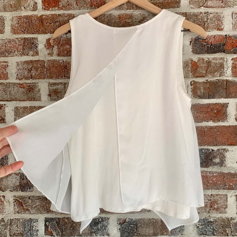 Green Envelope White Sleeveless Layered Blouse - Picture 4 of 6